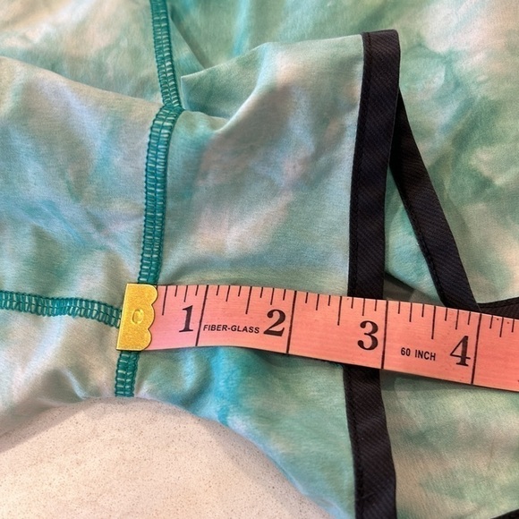 Lululemon Tracker Short II Turquoise Tie Dye Athletic Shorts Women’s Size 4 - Picture 15 of 16